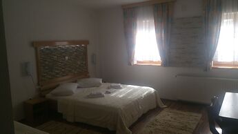 Rustic Inn River 2