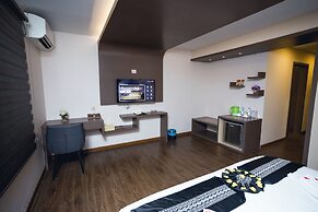 Elegant Hotel Pyi Thar Yar