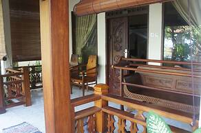 Batu Bolong Cottages