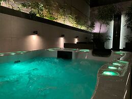 47 Luxury Suites