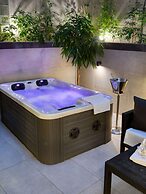 47 Luxury Suites