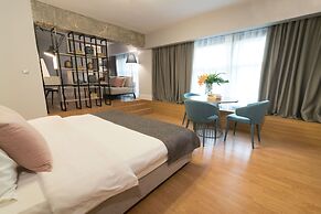47 Luxury Suites