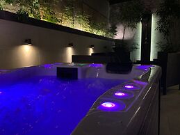 47 Luxury Suites