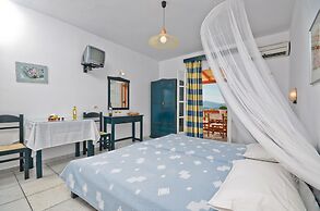 Ydreos Studios & Apartments