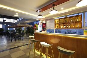 Maple Leaf Hotel & Apartment