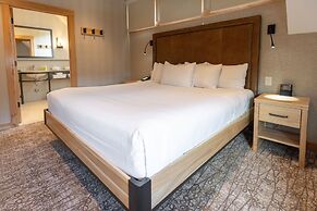 Moose Hotel And Suites