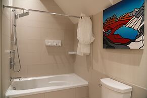 Moose Hotel And Suites