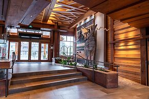 Moose Hotel And Suites
