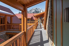 Moose Hotel And Suites