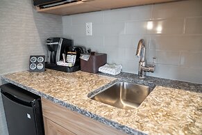 Moose Hotel And Suites