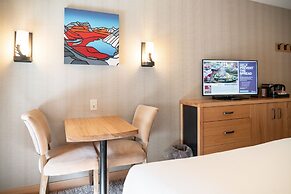 Moose Hotel And Suites