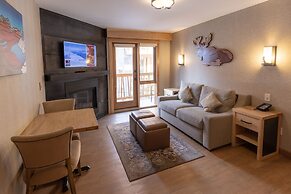 Moose Hotel And Suites