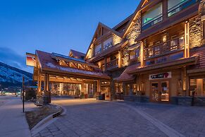 Moose Hotel And Suites