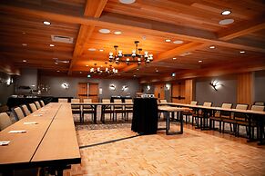 Moose Hotel And Suites