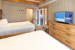 Moose Hotel And Suites