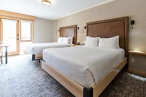 Moose Hotel And Suites