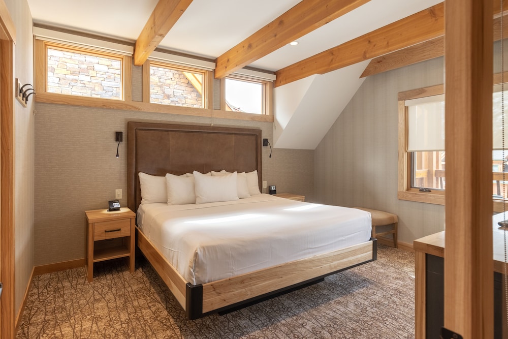Moose Hotel And Suites