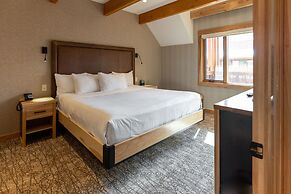 Moose Hotel And Suites