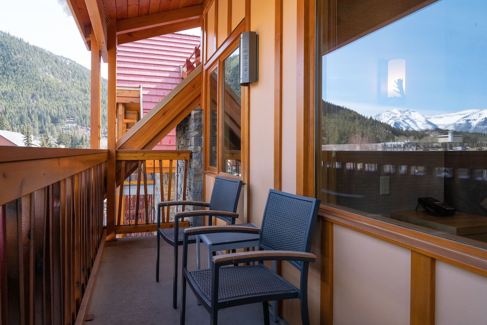 Moose Hotel And Suites