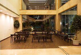 V7 Hotel