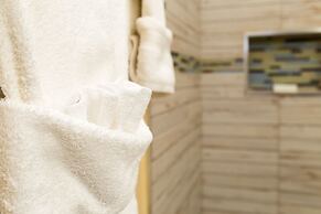 New Kingston Guest Apartment at Westbury