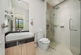 The Lago Apartments by Tropiclook