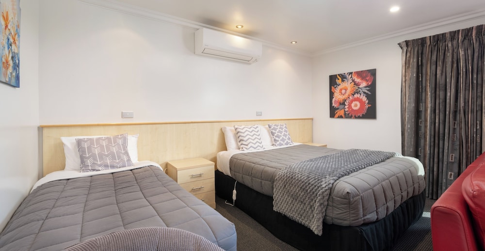 Grove Park Motor Lodge