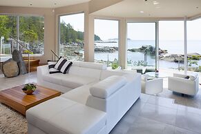 Pointhouse Suites On Sargeant Bay