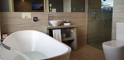 Lakestone Lodge