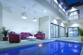 Avoca Pool Villas