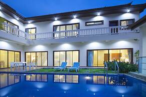 Avoca Pool Villas
