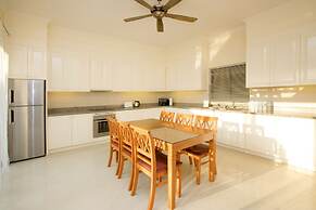 Avoca Pool Villas