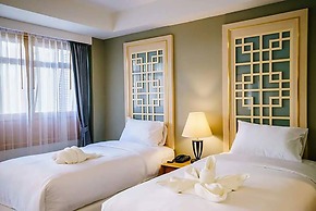 Moon Dragon Hotel