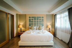 Moon Dragon Hotel