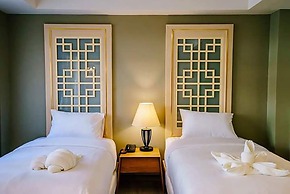 Moon Dragon Hotel