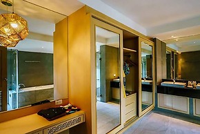 Moon Dragon Hotel