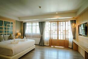 Moon Dragon Hotel