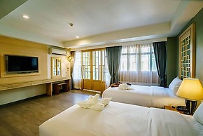 Moon Dragon Hotel