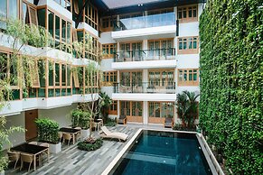 Moon Dragon Hotel