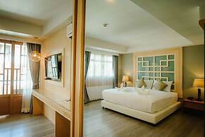 Moon Dragon Hotel