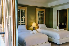Moon Dragon Hotel