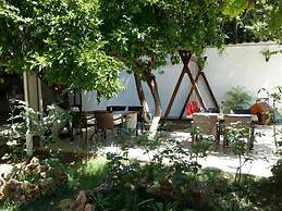 Ozkavak Hotel Kaleici