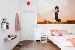 Boom Apartments
