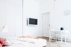 Boom Apartments