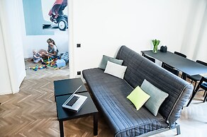 Boom Apartments
