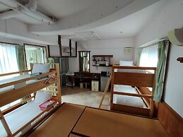 BUZZ RESORT