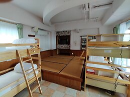 BUZZ RESORT