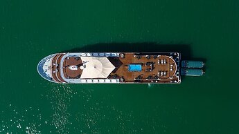 Paradise Elegance Cruise