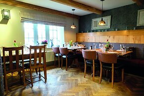 Lister Arms