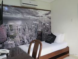 717 Cesar Place Hotel